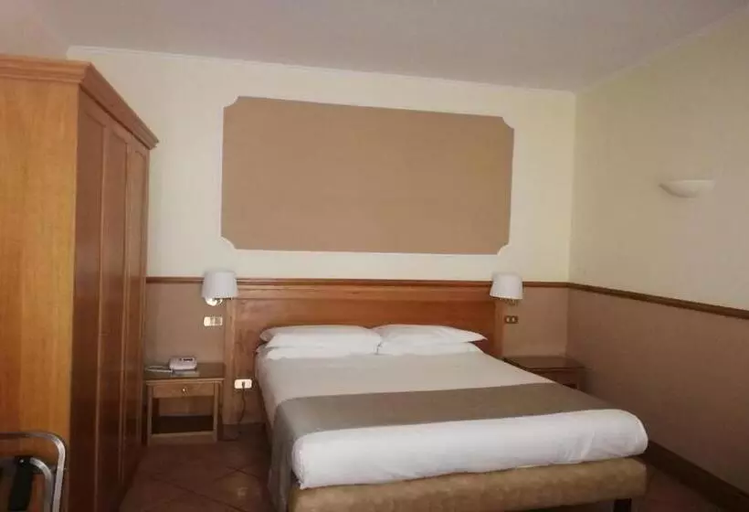 Standard-huone, Leopardi