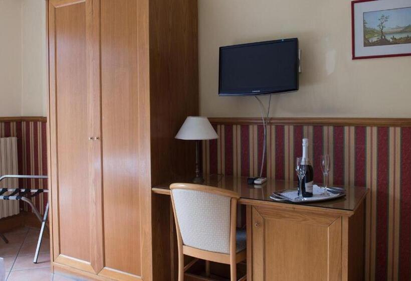 חדר סטנדרט, Leopardi