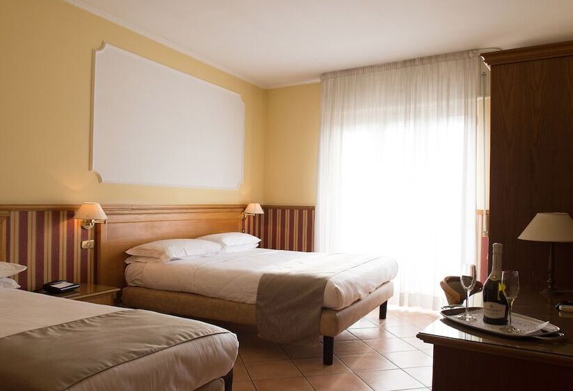 חדר סטנדרט לשלושה, Leopardi