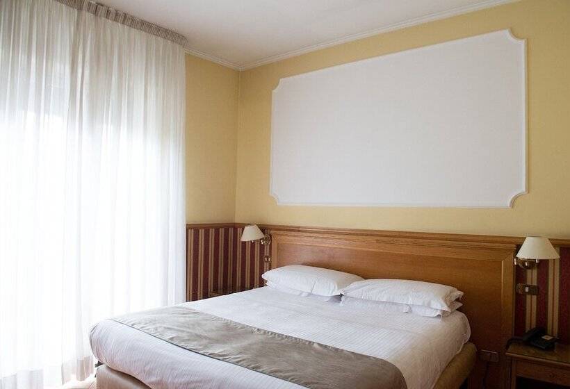 חדר סטנדרט לארבעה, Leopardi