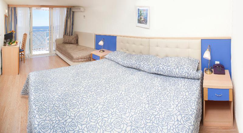 可看到停车场的标准间, Mura