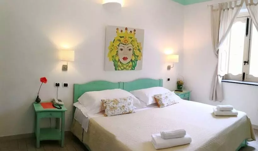 スタンダードルーム, Ossidiana Stromboli Center