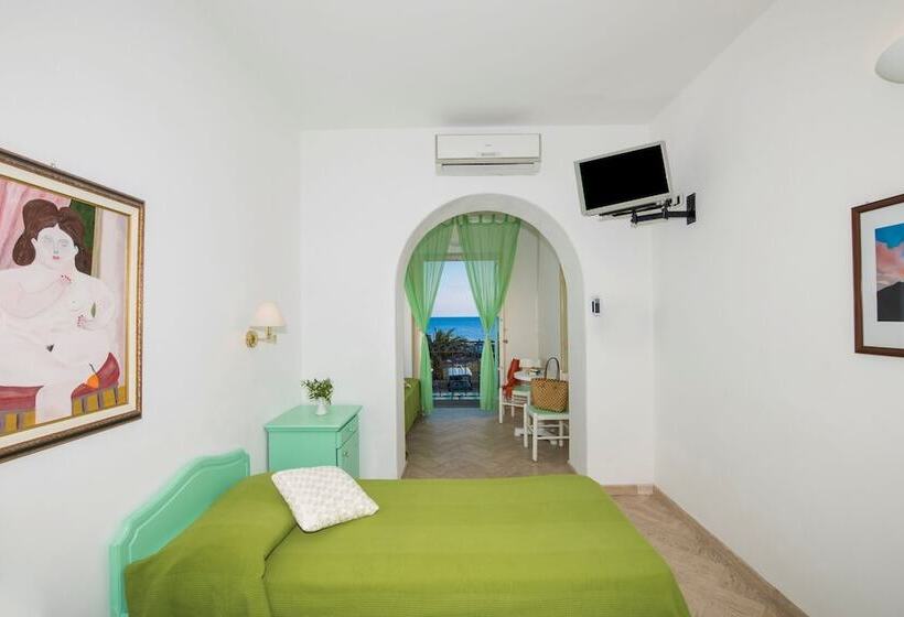 オーシャンビュースーペリアールーム, Ossidiana Stromboli Center