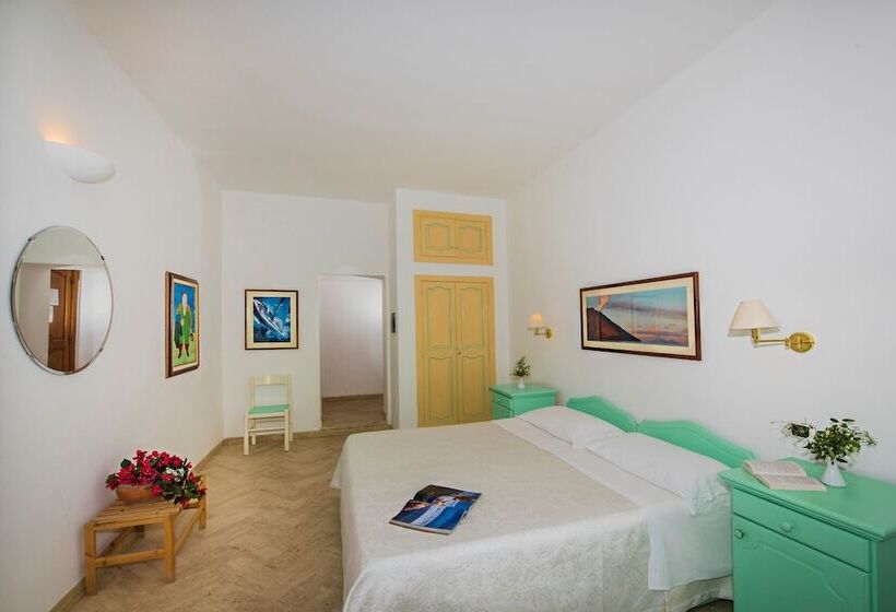 オーシャンビュースーペリアールーム, Ossidiana Stromboli Center