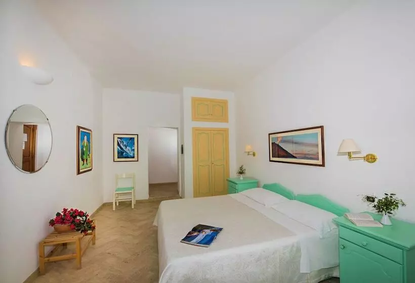 スーペリアの４人部屋, Ossidiana Stromboli Center
