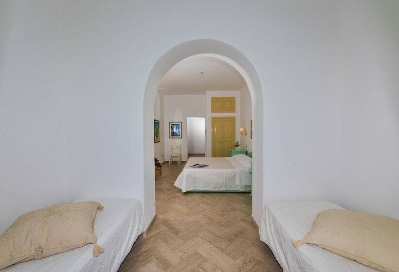 スーペリアの4人部屋, Ossidiana Stromboli Center