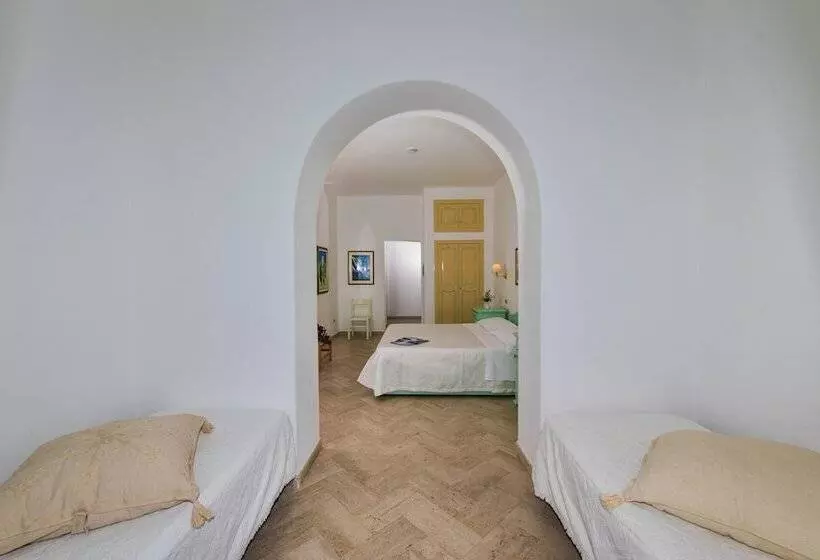 スーペリアの４人部屋, Ossidiana Stromboli Center
