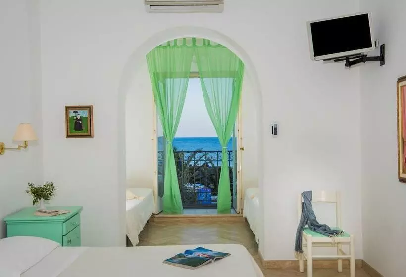 スーペリアの４人部屋, Ossidiana Stromboli Center