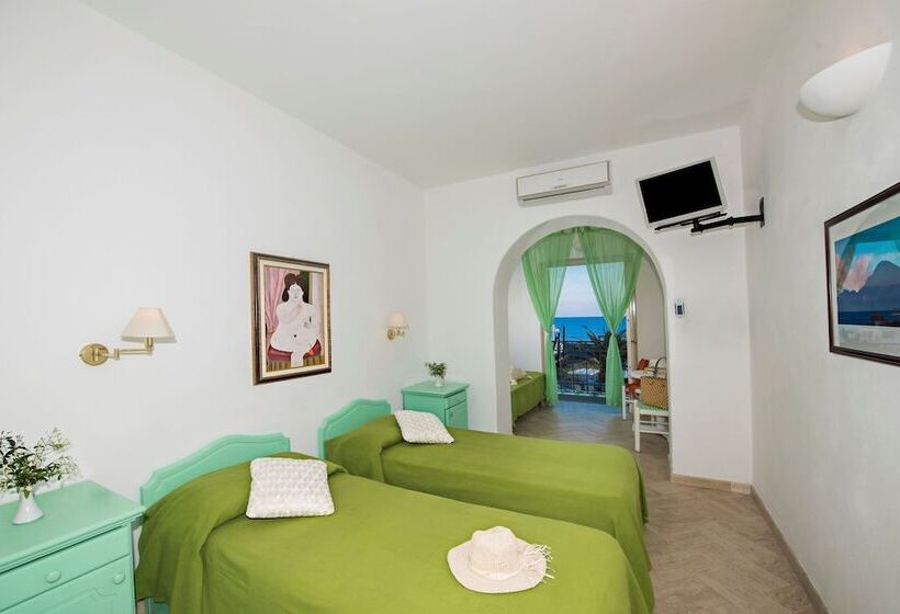 スーペリアの4人部屋, Ossidiana Stromboli Center