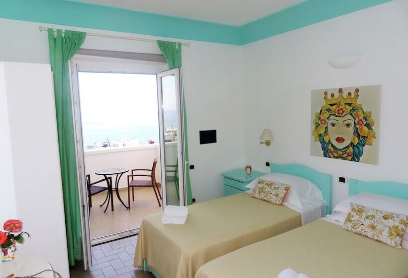 Номер Deluxe Вид на Море, Ossidiana Stromboli Center