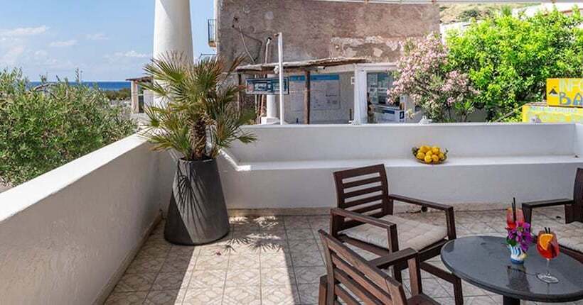 オーシャンビューのデラックストリプルルーム, Ossidiana Stromboli Center