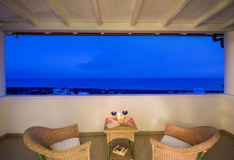 オーシャンビューのデラックストリプルルーム, Ossidiana Stromboli Center