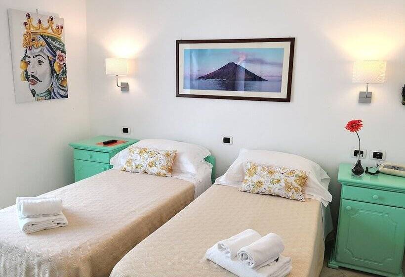 シングルデラックスルーム, Ossidiana Stromboli Center