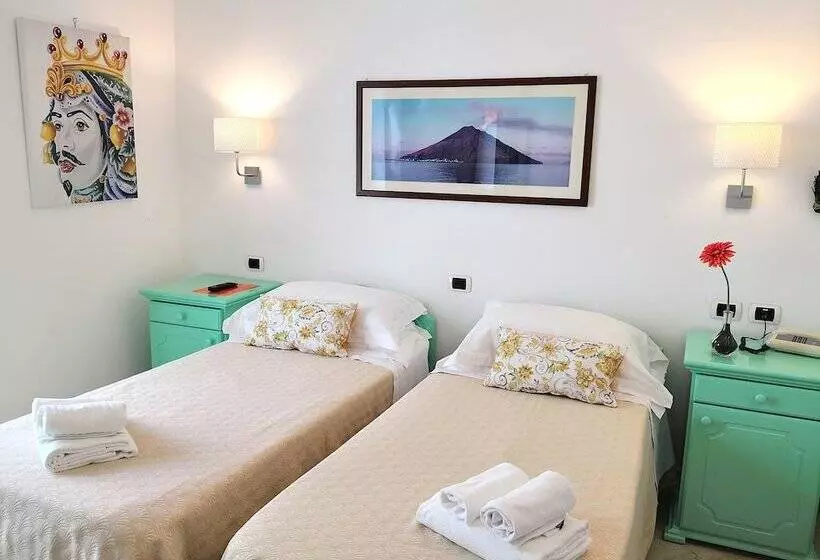 シングルデラックスルーム, Ossidiana Stromboli Center