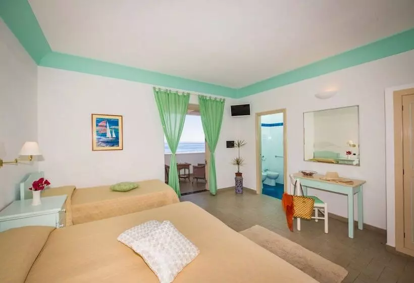 デラックスの４人部屋, Ossidiana Stromboli Center