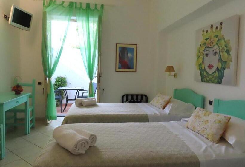 スタンダードルーム, Ossidiana Stromboli Center