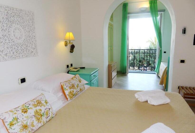 オーシャンビュースーペリアールーム, Ossidiana Stromboli Center