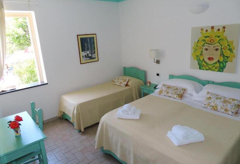 スタンダードトリプルルーム, Ossidiana Stromboli Center