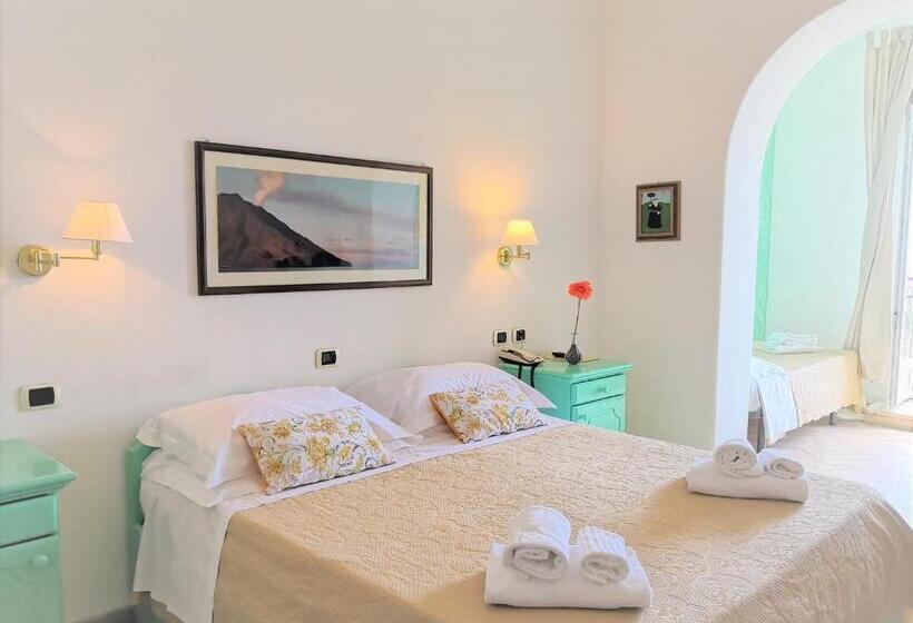 オーシャンビューのスーペリアトリプルルーム, Ossidiana Stromboli Center