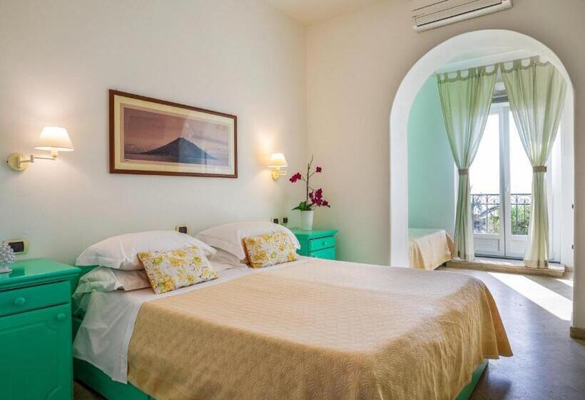 オーシャンビューのスーペリアトリプルルーム, Ossidiana Stromboli Center