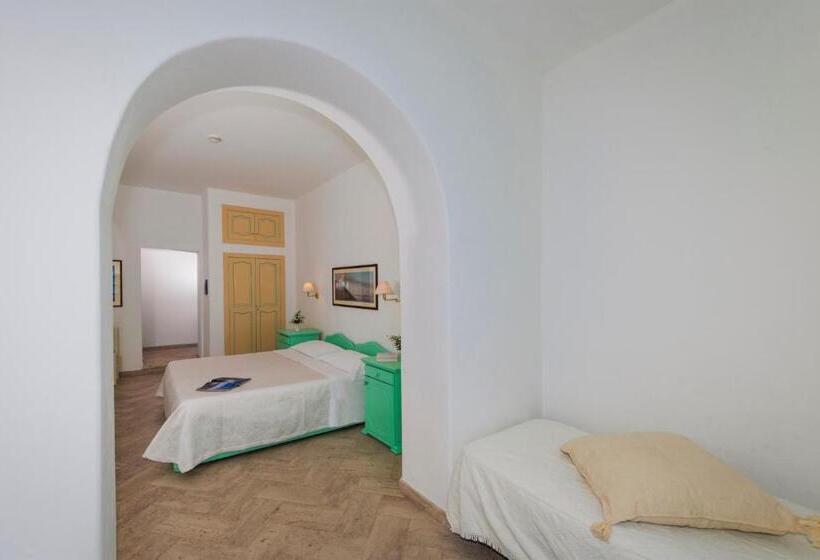 スーペリアの4人部屋, Ossidiana Stromboli Center