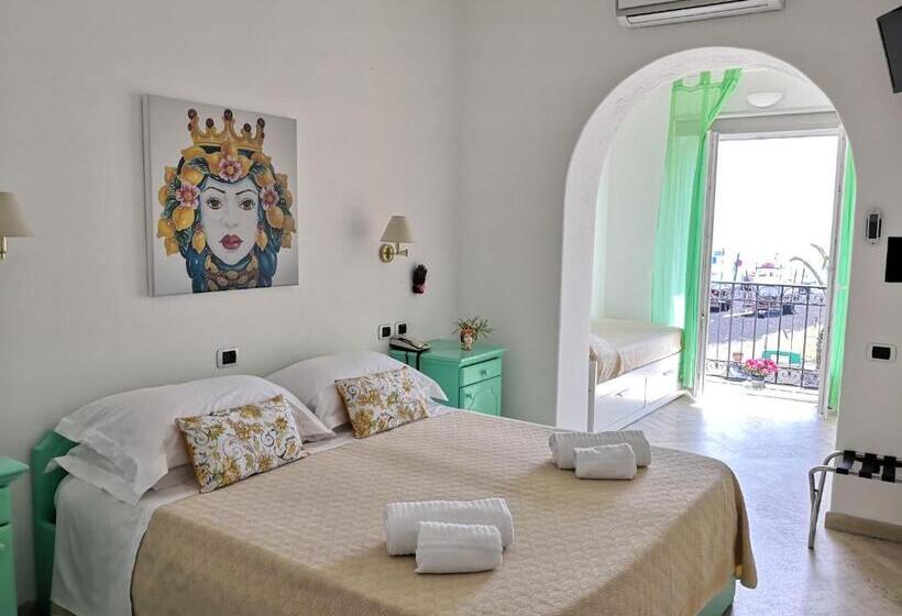 スーペリアの4人部屋, Ossidiana Stromboli Center