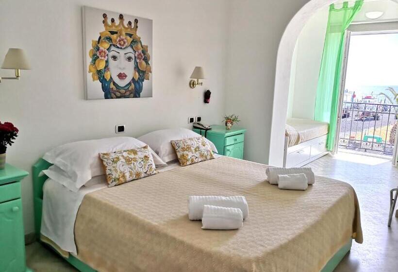 スーペリアの4人部屋, Ossidiana Stromboli Center