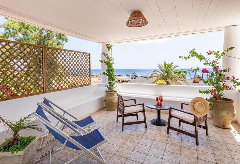 Номер Deluxe Вид на Море, Ossidiana Stromboli Center