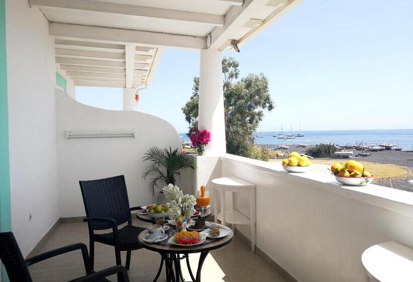 オーシャンビューのデラックストリプルルーム, Ossidiana Stromboli Center