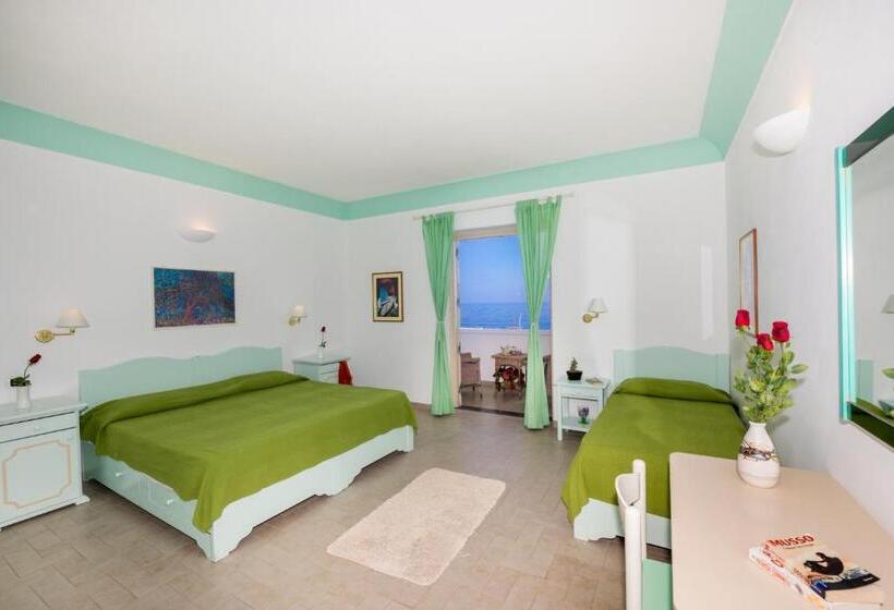 Трехместный Номер Deluxe Вид на Море, Ossidiana Stromboli Center