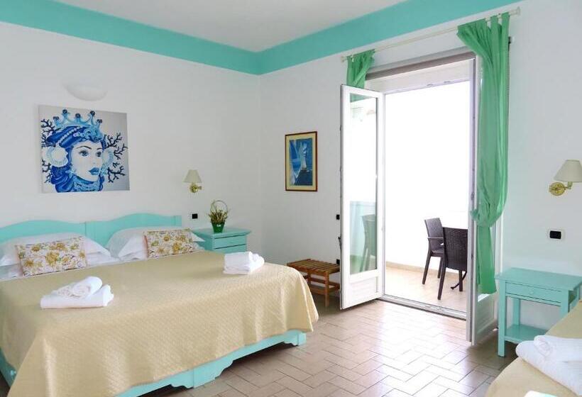 オーシャンビューのデラックストリプルルーム, Ossidiana Stromboli Center