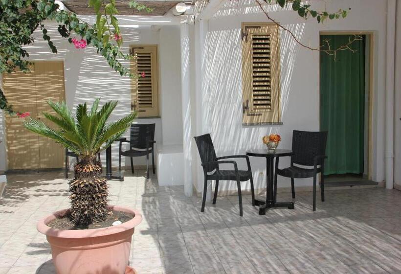 シングルデラックスルーム, Ossidiana Stromboli Center