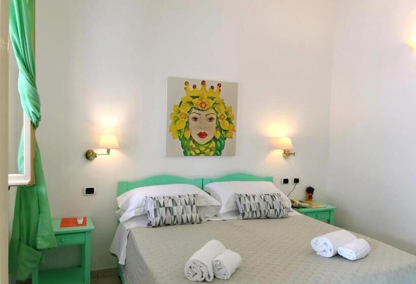 シングルデラックスルーム, Ossidiana Stromboli Center