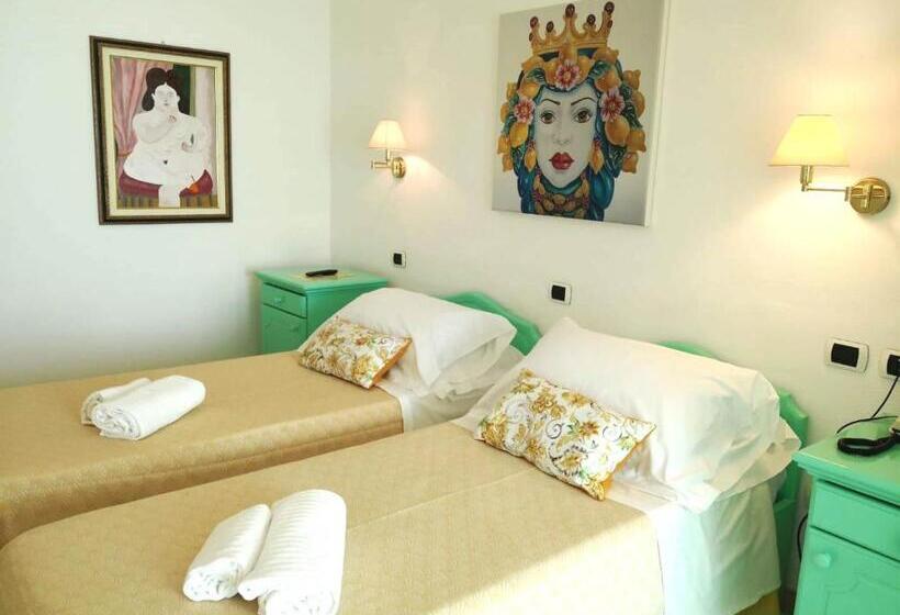 景色の見えるトリプルスタンダードルーム, Ossidiana Stromboli Center