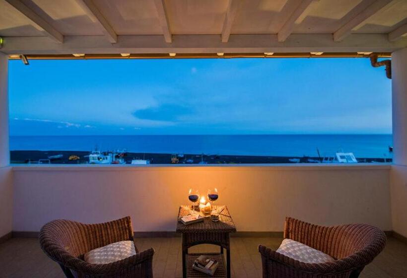 デラックスの4人部屋, Ossidiana Stromboli Center