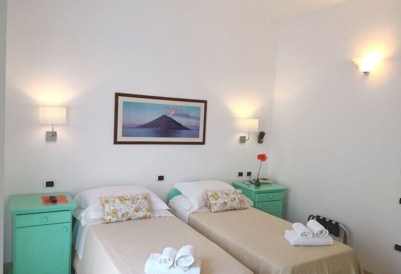 スタンダードトリプルルーム, Ossidiana Stromboli Center