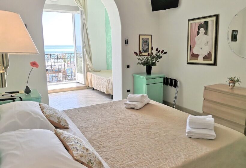 オーシャンビューのスーペリアトリプルルーム, Ossidiana Stromboli Center