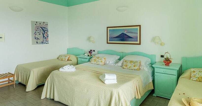 スタンダード4人部屋, Ossidiana Stromboli Center