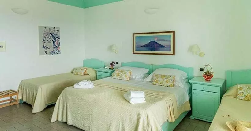 スタンダード４人部屋, Ossidiana Stromboli Center