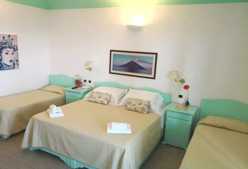 スタンダード４人部屋, Ossidiana Stromboli Center