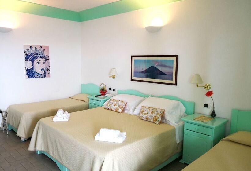 スタンダード4人部屋, Ossidiana Stromboli Center