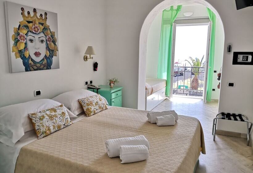 スーペリアの4人部屋, Ossidiana Stromboli Center