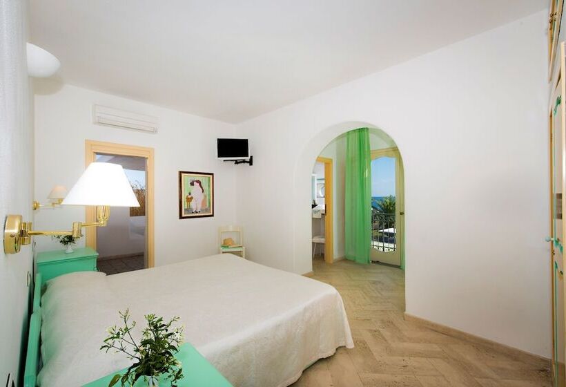 Номер Deluxe Вид на Море, Ossidiana Stromboli Center