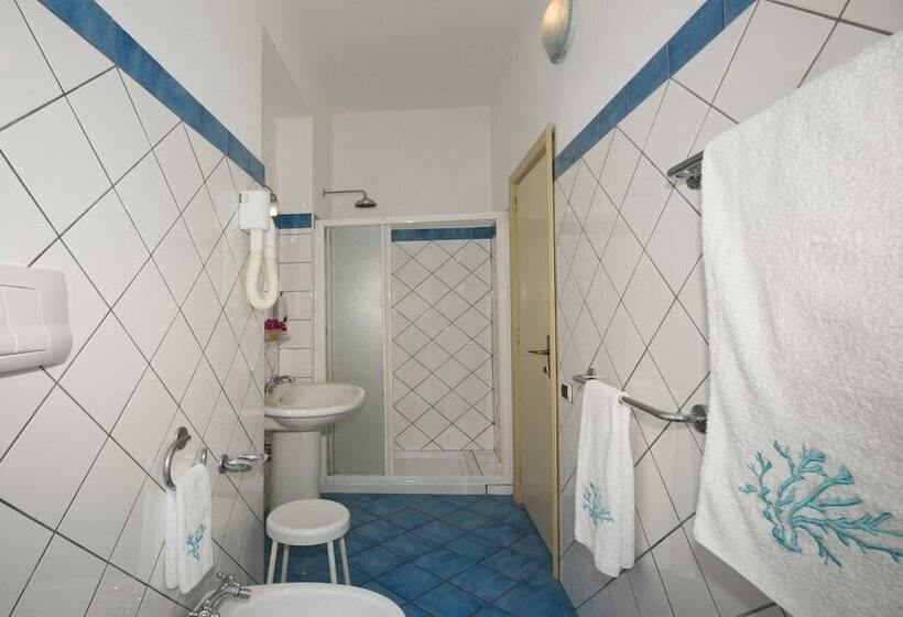 オーシャンビューのデラックストリプルルーム, Ossidiana Stromboli Center