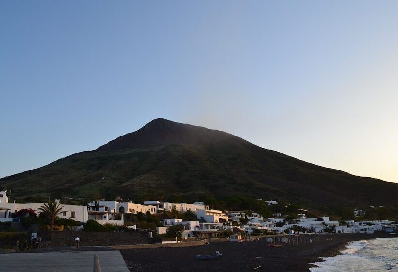 景色の見えるトリプルスタンダードルーム, Ossidiana Stromboli Center