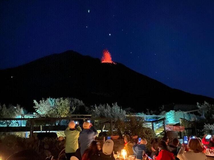 Трехместный Номер Стандарт с Видом, Ossidiana Stromboli Center