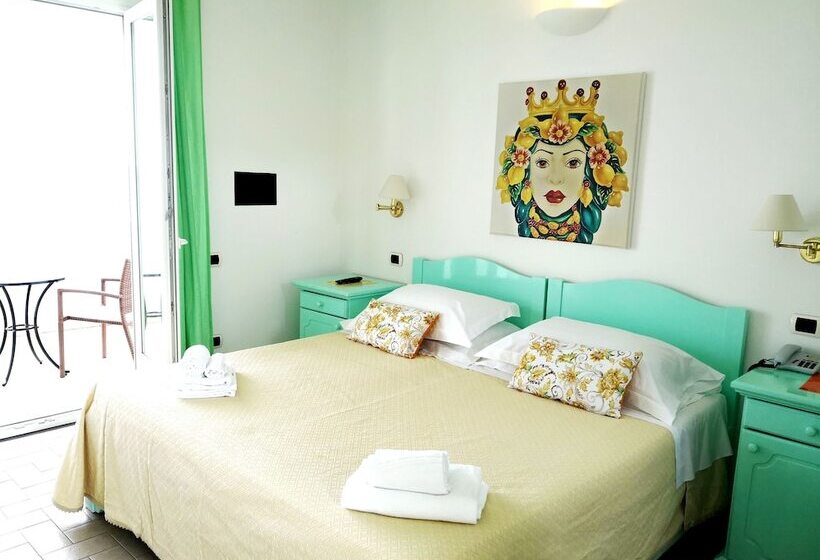 デラックスの4人部屋, Ossidiana Stromboli Center