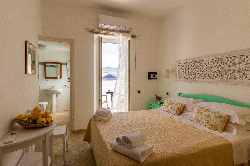 スタンダードルーム, Ossidiana Stromboli Center