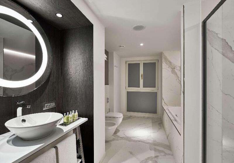 スーペリアの4人部屋, Ossidiana Stromboli Center