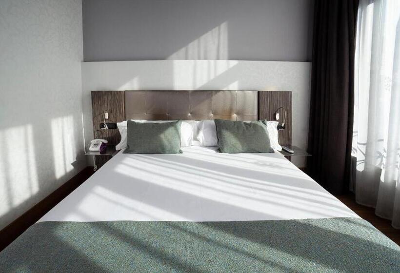 اتاق پنجتخته استاندارد, Petit Palace Museum